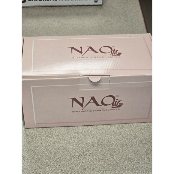 Lladro Nao "My Dog Does Tricks" figurine #0379 - Picture 3 of 5